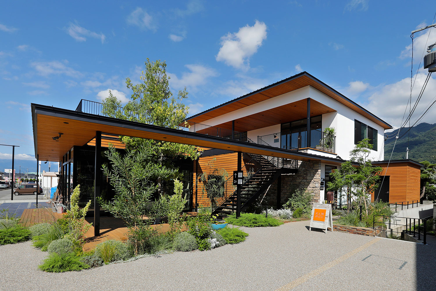 豊かな街と生活の実現を目指し、プロデュースから空間デザインまでを行う「生活スタイル研究所」が、建築とインテリアのスタッフ(既卒・経験者)を募集