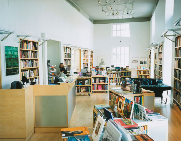 スタジオ・ムンバイが、インドの伝統工法も取り入れてデザインした家具