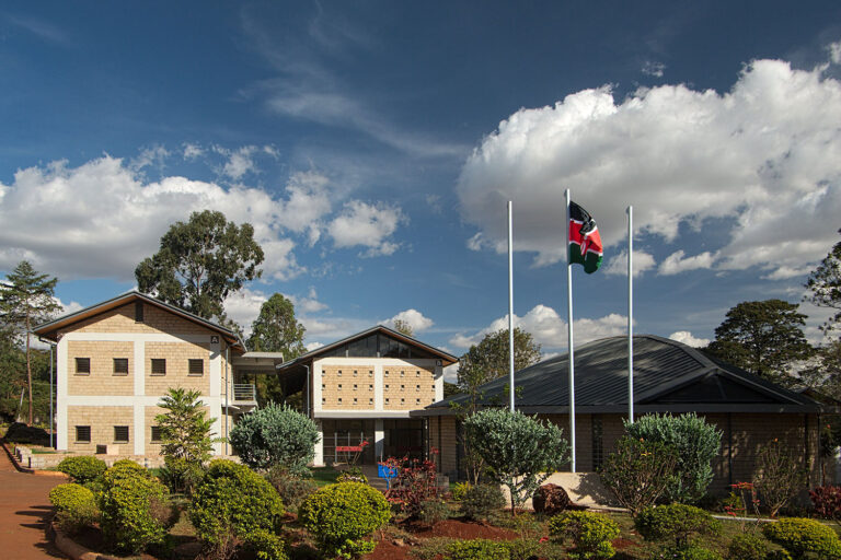 コールハースの住宅の家政婦に注目した映像を制作したユニットが、西沢