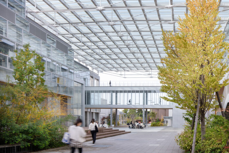 レム・コールハースによる書籍『S,M,L,XL』の日本語版『S,M,L,XL+: