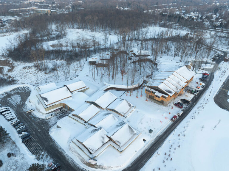 アルヴァロ・シザとカルロス・カスタニェイラによる、韓国・慶尚北道の