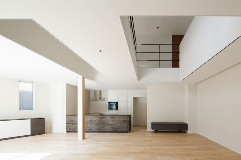 レム・コールハースによる書籍『S,M,L,XL』の日本語版『S,M,L,XL+: