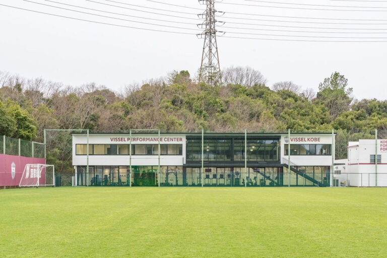◆ 平井光典　「錦秋」　油彩　F10号　独立会　独立賞　福岡県立美術館収蔵　◆ 2022年日本建築学会賞の各賞が発表。作品賞を、平田晃久の「太田市