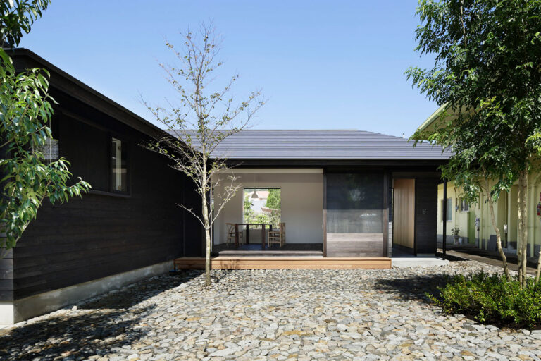 写真家・上田義彦によるミース建築の写真集『Mies van der Rohe